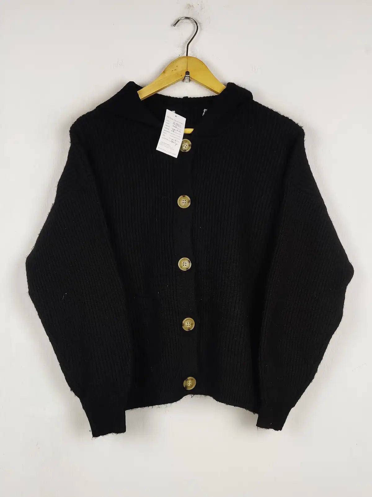 Buy online pre-used pre-loved 100% authentic & Original branded Unknown Brand (LS-19651) available in Pakistan. Top international brands avilable.