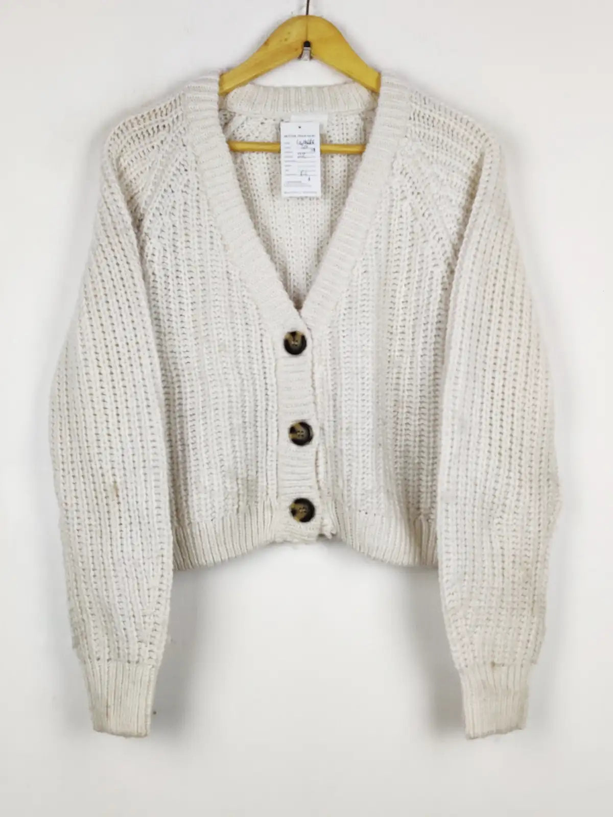 Buy online pre-used pre-loved 100% authentic & Original branded H&M (LS-19686) available in Pakistan. Top international brands avilable.