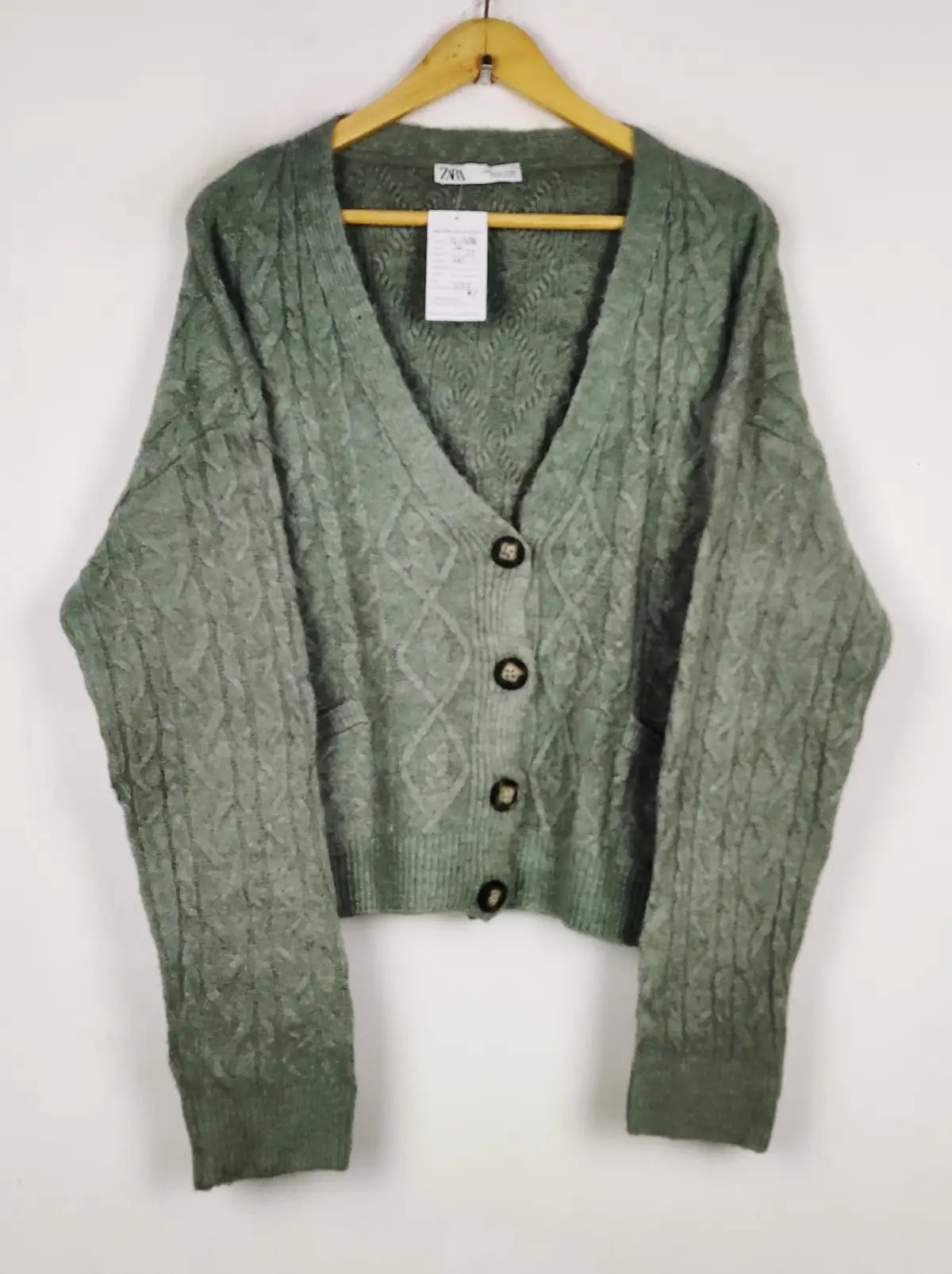 Buy online pre-used pre-loved 100% authentic & Original branded Zara (LS-19695) available in Pakistan. Top international brands avilable.