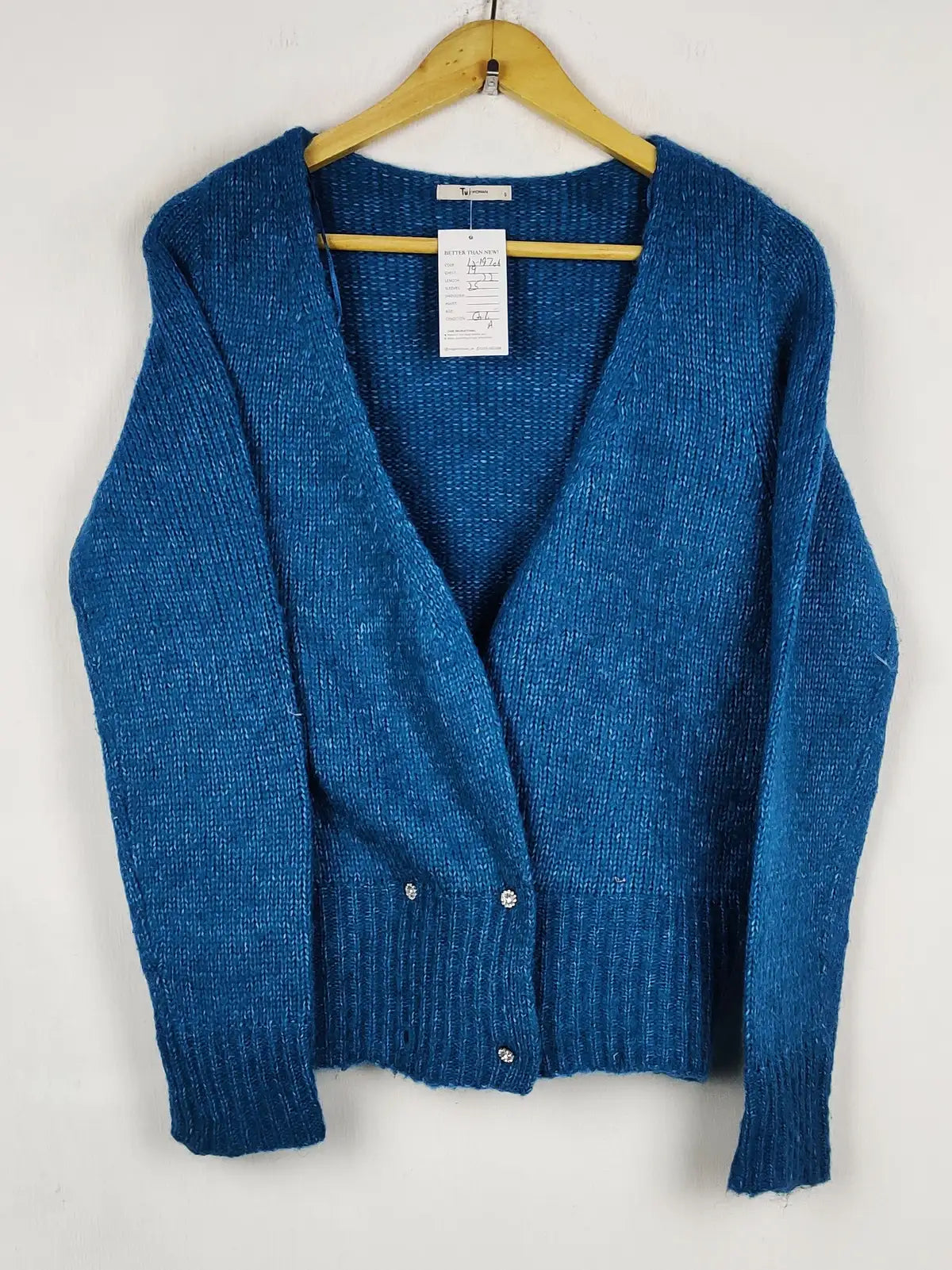 Buy online pre-used pre-loved 100% authentic & Original branded Blue (LS-19706) available in Pakistan. Top international brands avilable.