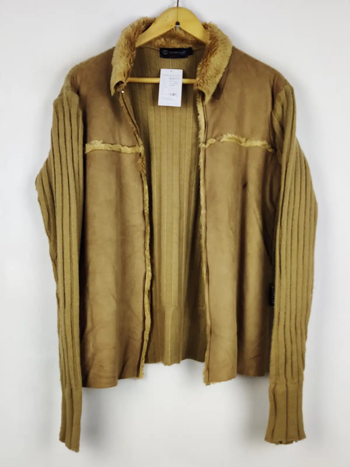 Buy online pre-used pre-loved 100% authentic & Original branded Adamus (LS-19717) available in Pakistan. Top international brands avilable.