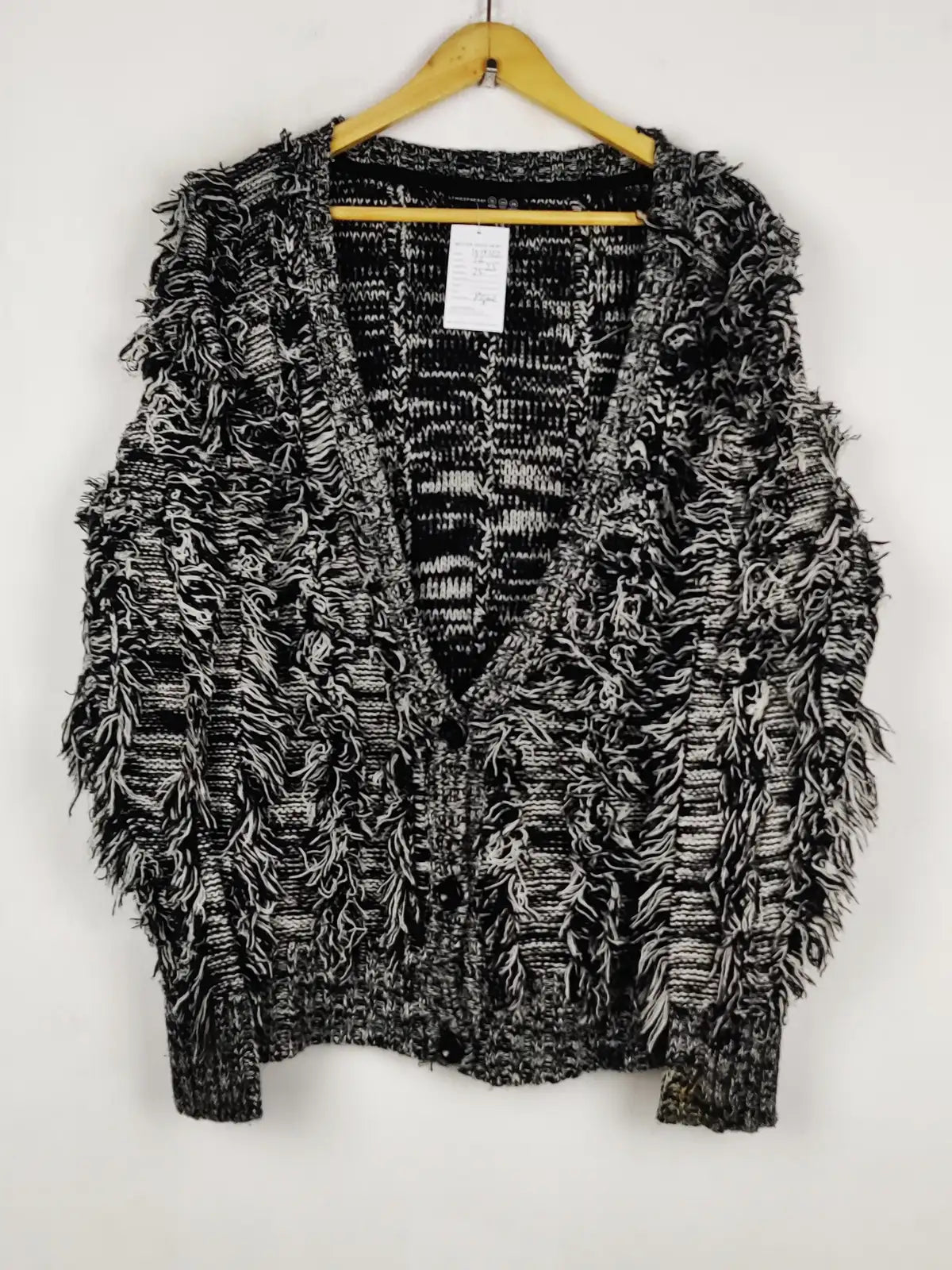 Buy online pre-used pre-loved 100% authentic & Original branded Atmosphere (LS-19722) available in Pakistan. Top international brands avilable.
