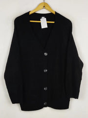 Buy online pre-used pre-loved 100% authentic & Original branded H&M (LS-19761) available in Pakistan. Top international brands avilable.