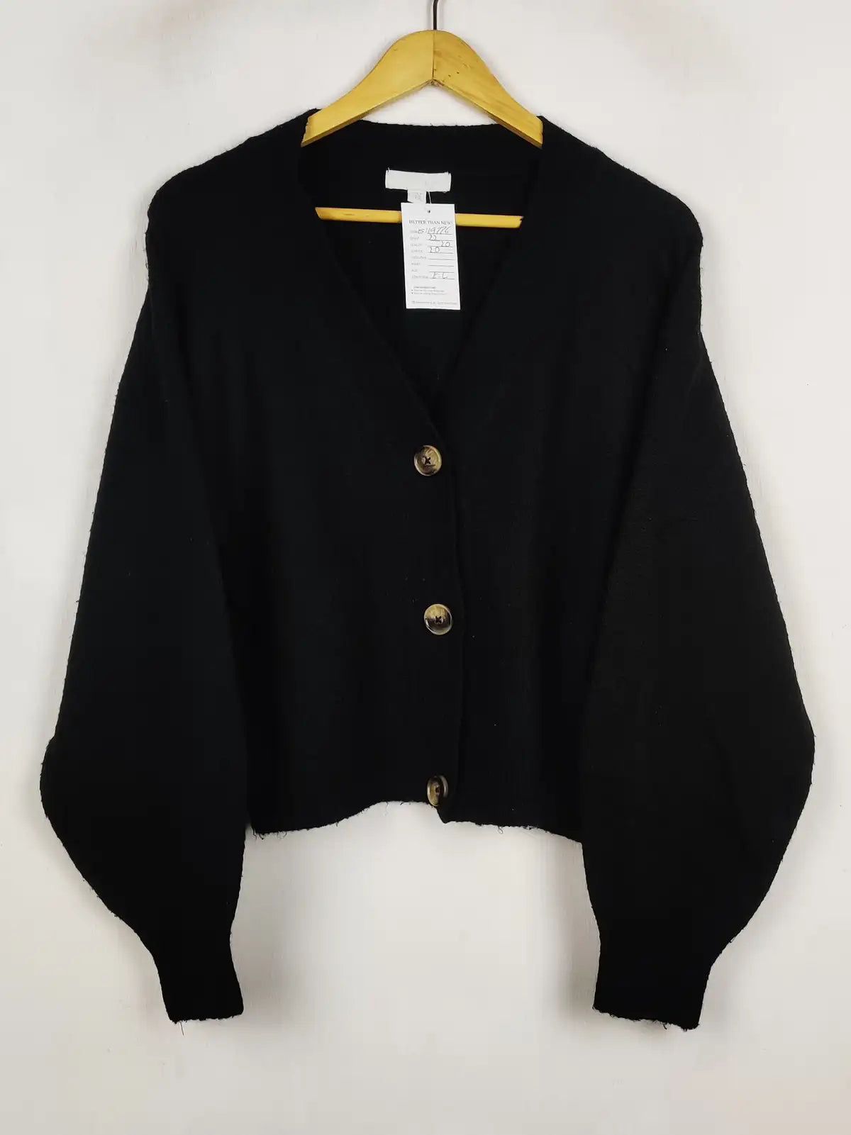 Buy online pre-used pre-loved 100% authentic & Original branded H&M (LS-19776) available in Pakistan. Top international brands avilable.
