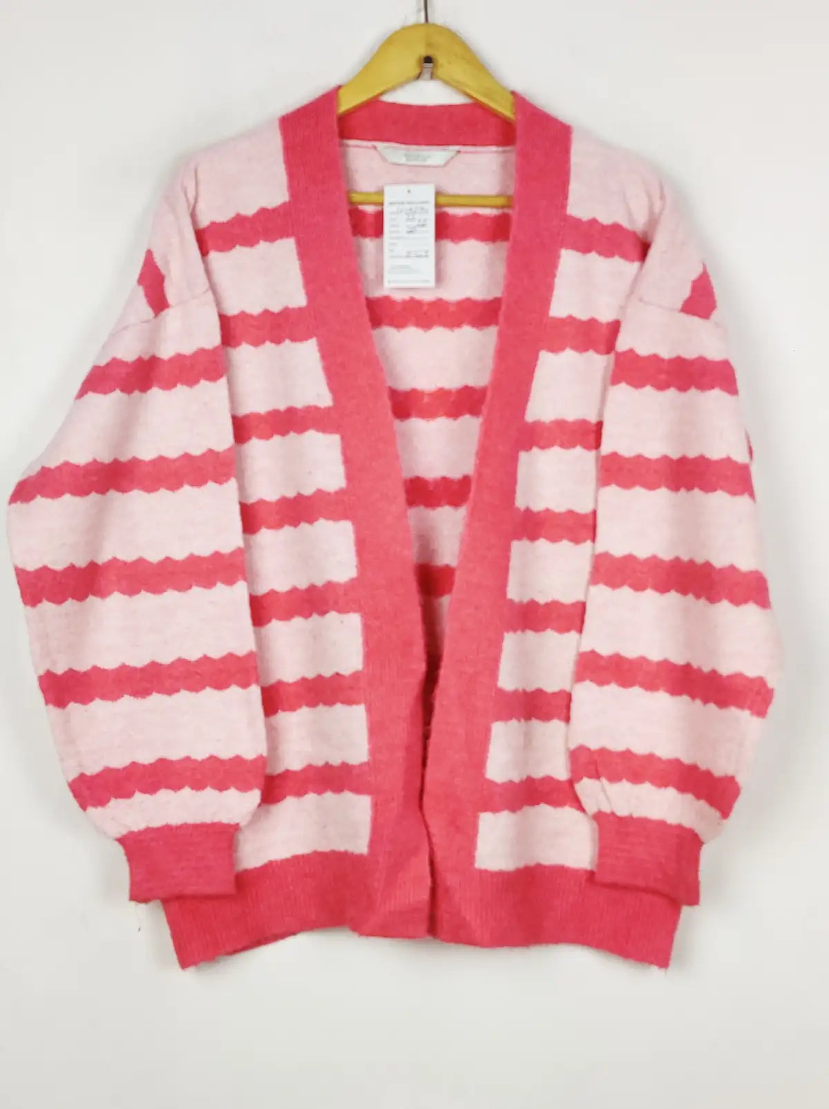 Buy online pre-used pre-loved 100% authentic & Original branded Michelle Keegan (LS-19794) available in Pakistan. Top international brands avilable.