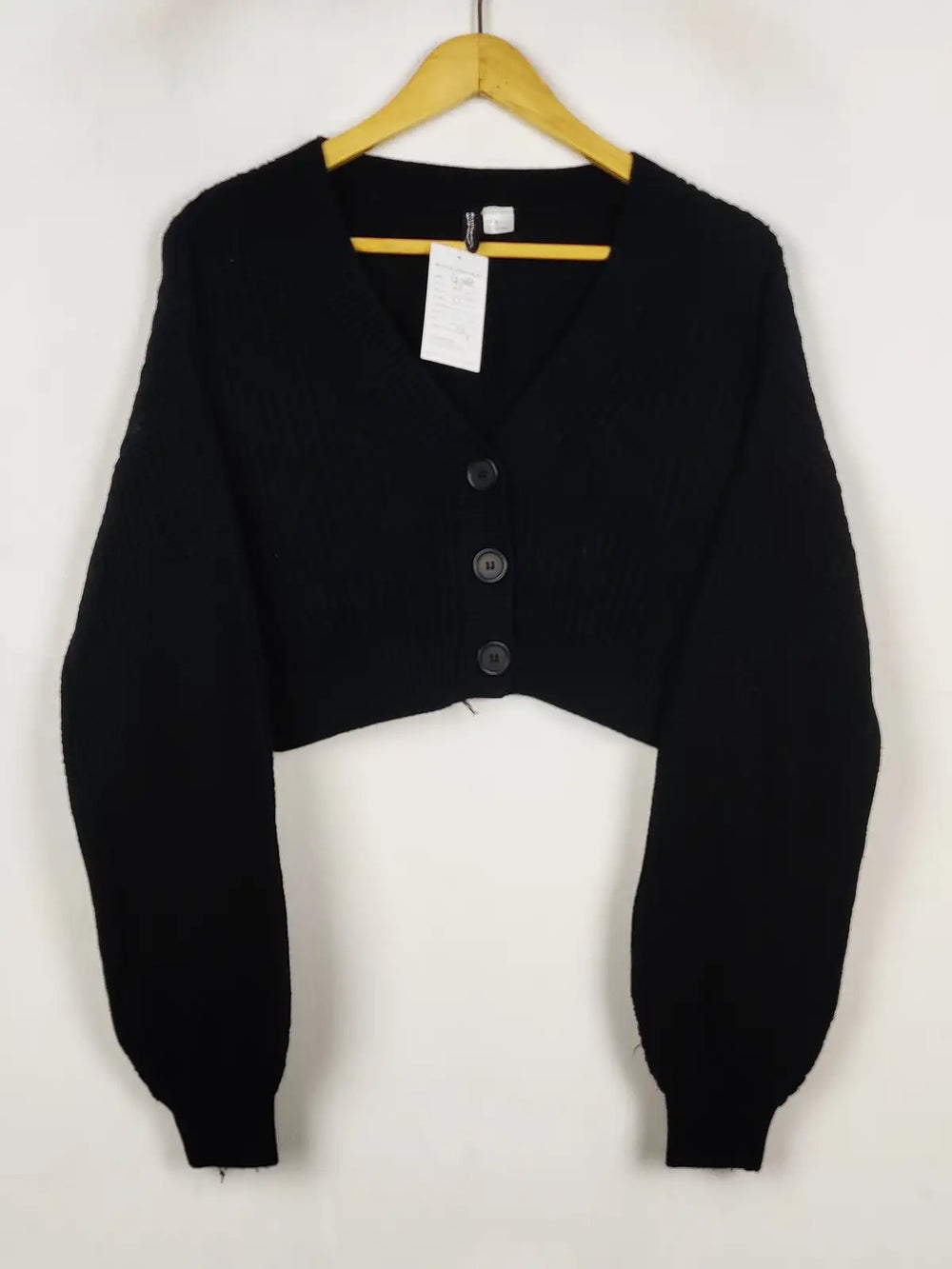Buy online pre-used pre-loved 100% authentic & Original branded H&M (LS-19807) available in Pakistan. Top international brands avilable.