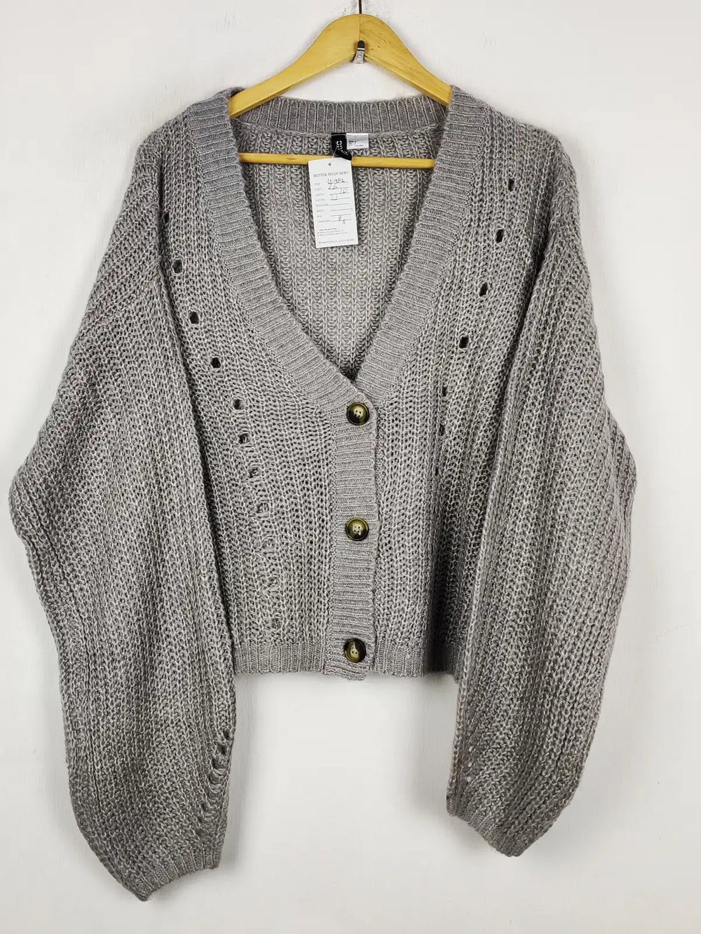 Buy online pre-used pre-loved 100% authentic & Original branded H&M (LS-19812) available in Pakistan. Top international brands avilable.
