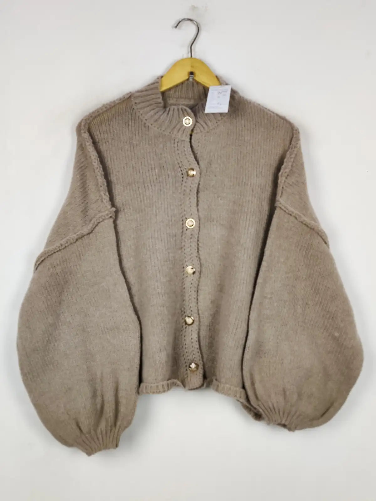 Buy online pre-used pre-loved 100% authentic & Original branded Unknown Brand (LS-19818) available in Pakistan. Top international brands avilable.