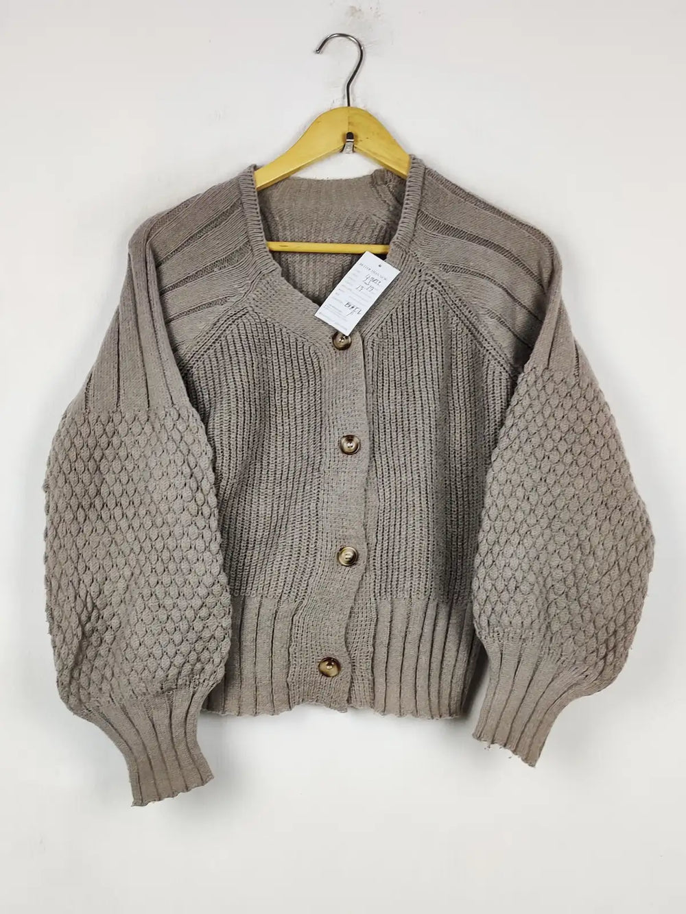 Buy online pre-used pre-loved 100% authentic & Original branded Unknown Brand (LS-19833) available in Pakistan. Top international brands avilable.