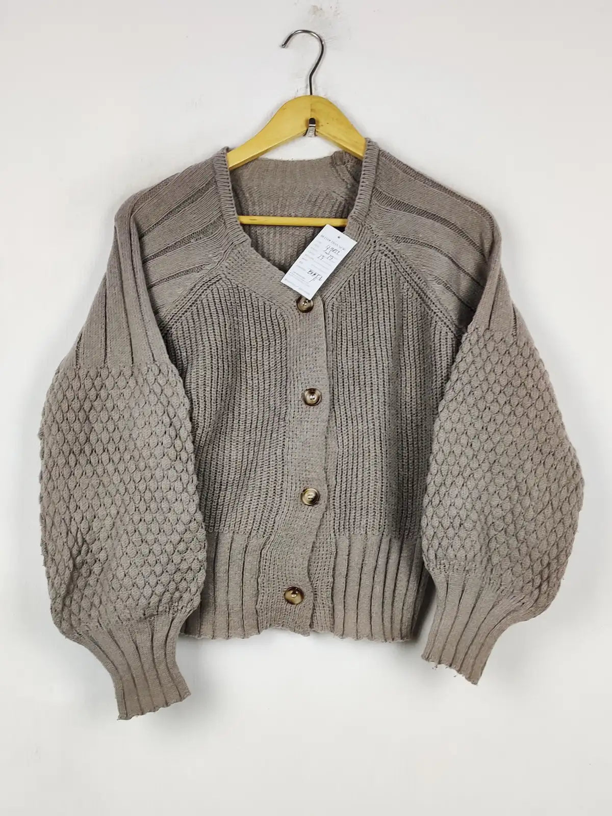 Buy online pre-used pre-loved 100% authentic & Original branded Unknown Brand (LS-19833) available in Pakistan. Top international brands avilable.