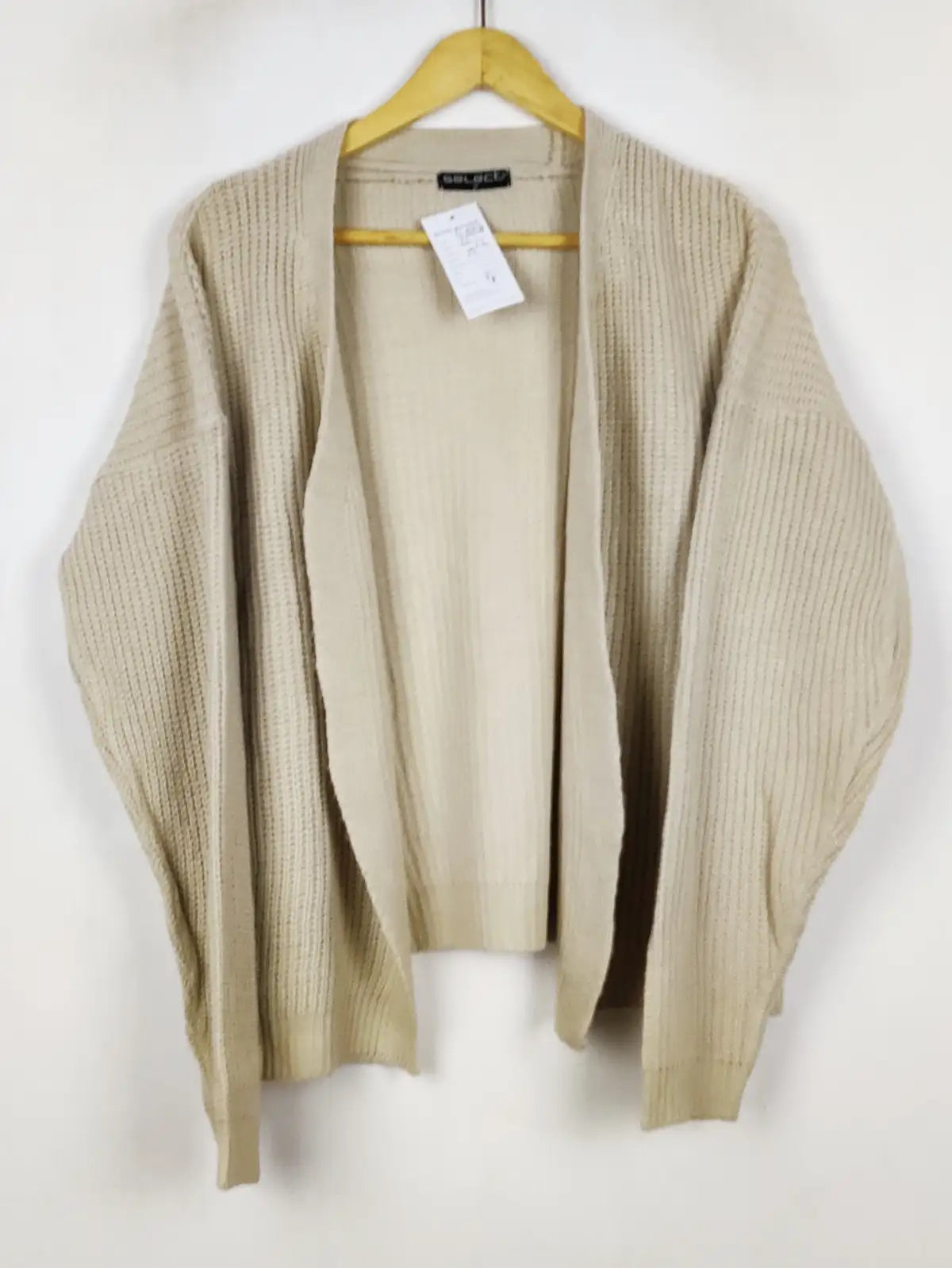 Buy online pre-used pre-loved 100% authentic & Original branded Selected (LS-19834) available in Pakistan. Top international brands avilable.