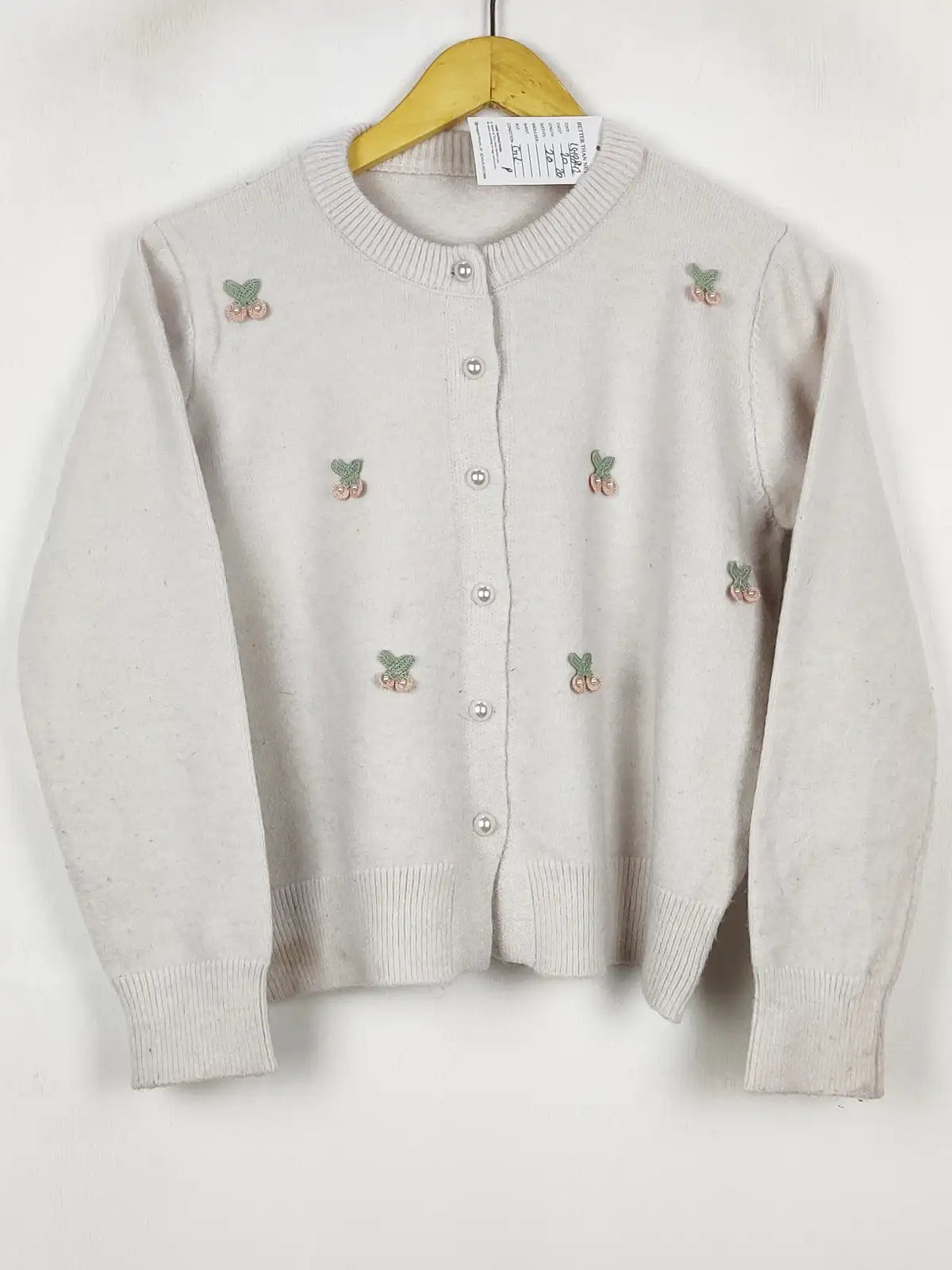 Buy online pre-used pre-loved 100% authentic & Original branded Unknown Brand (LS-19842) available in Pakistan. Top international brands avilable.