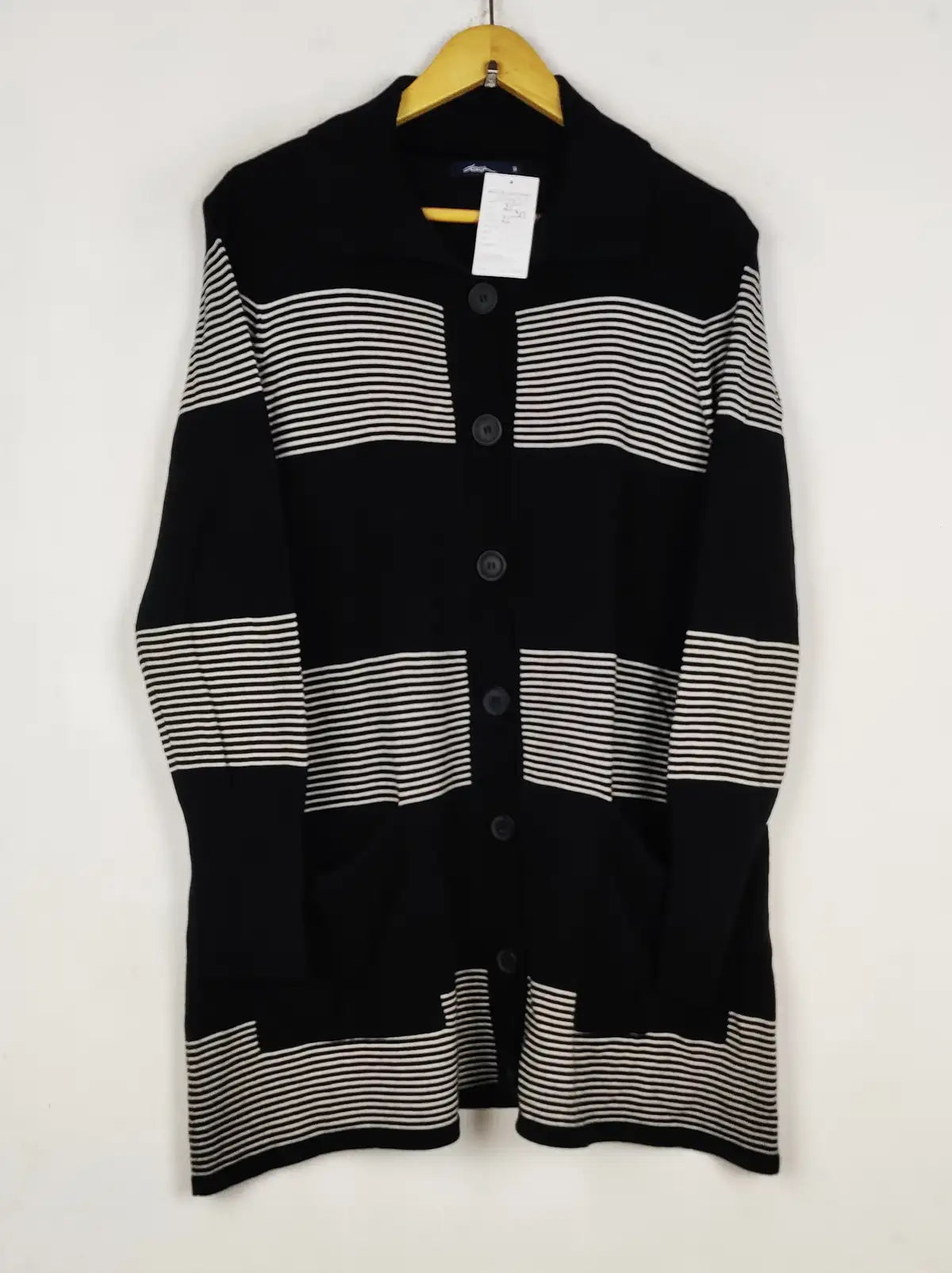 Buy online pre-used pre-loved 100% authentic & Original branded Dask (LS-19851) available in Pakistan. Top international brands avilable.