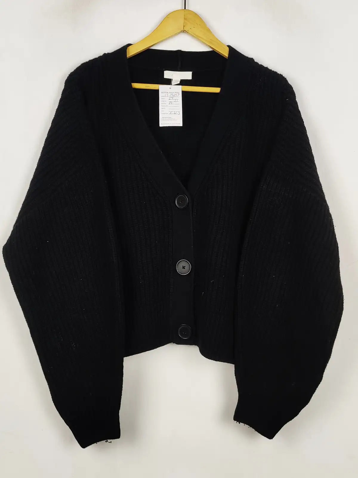 Buy online pre-used pre-loved 100% authentic & Original branded H&M (LS-19857) available in Pakistan. Top international brands avilable.