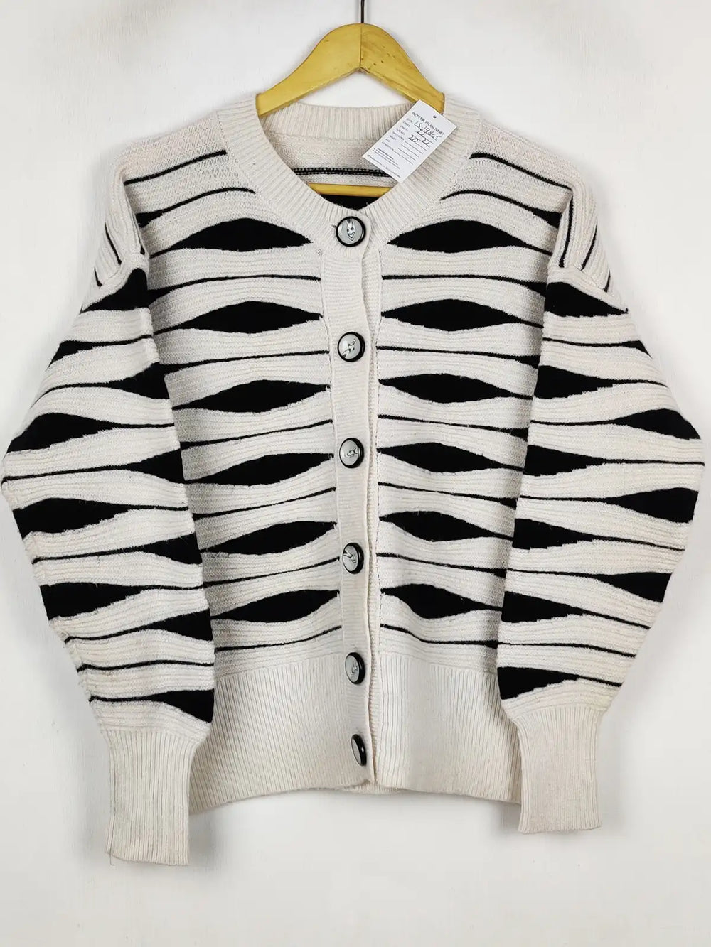 Buy online pre-used pre-loved 100% authentic & Original branded Gallery (LS-19865) available in Pakistan. Top international brands avilable.