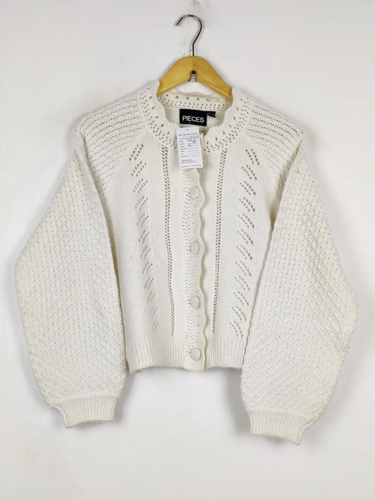 Buy online pre-used pre-loved 100% authentic & Original branded Pieces (LS-19868) available in Pakistan. Top international brands avilable.