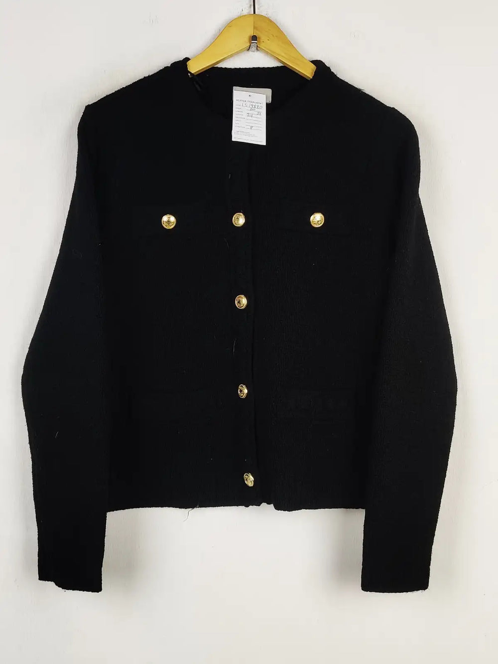 Buy online pre-used pre-loved 100% authentic & Original branded H&M (LS-19880) available in Pakistan. Top international brands avilable.