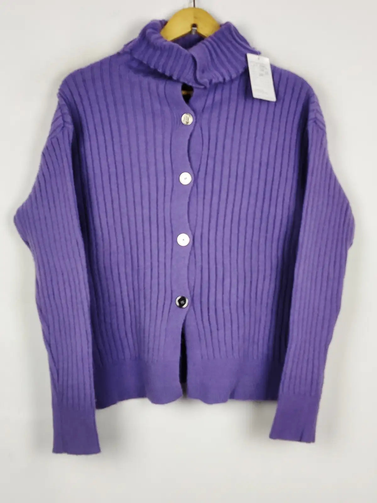 Buy online pre-used pre-loved 100% authentic & Original branded Lonslan (LS-19902) available in Pakistan. Top international brands avilable.