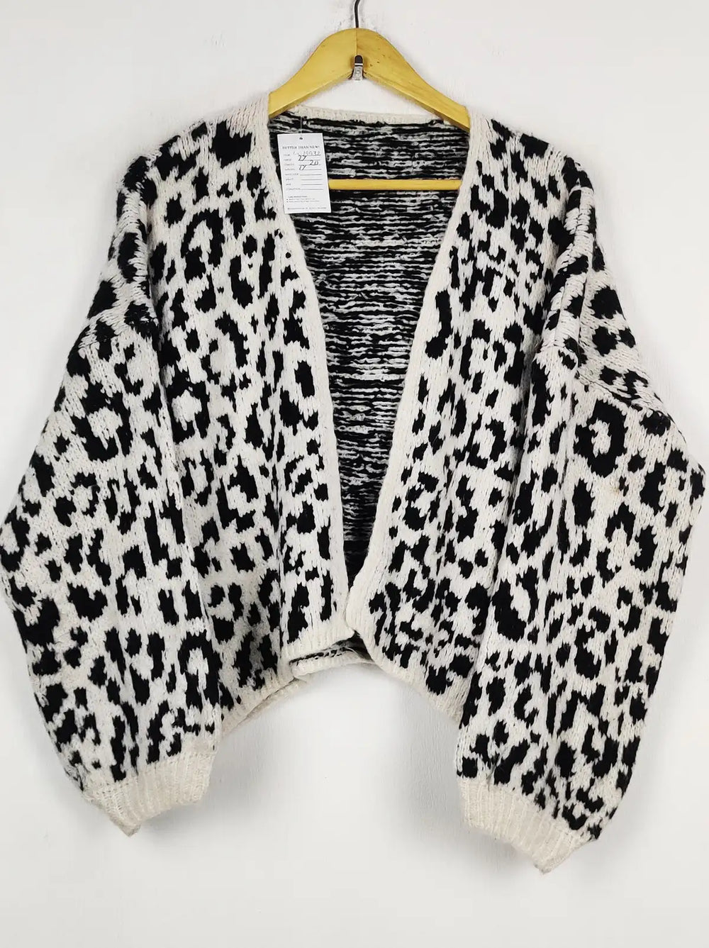 Buy online pre-used pre-loved 100% authentic & Original branded Unknown Brand (LS-19932) available in Pakistan. Top international brands avilable.