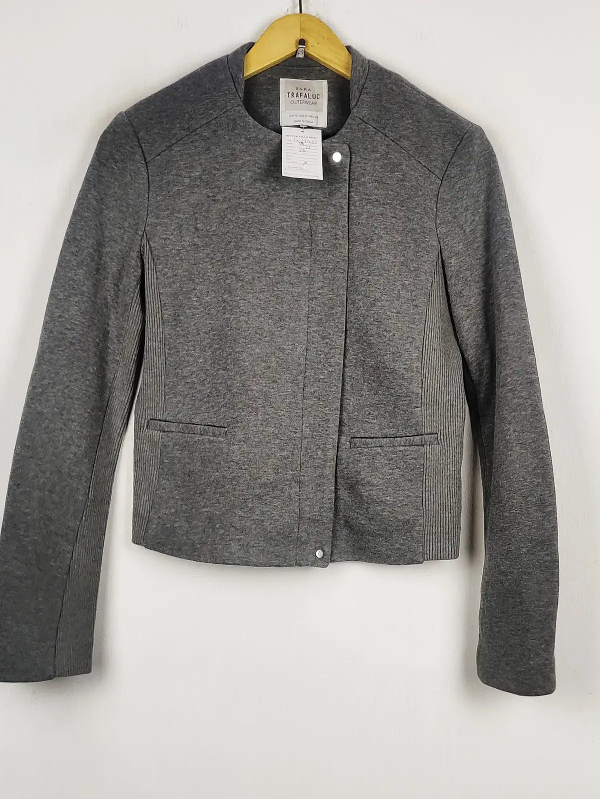 Buy online pre-used pre-loved 100% authentic & Original branded Zara (LS-19937) available in Pakistan. Top international brands avilable.