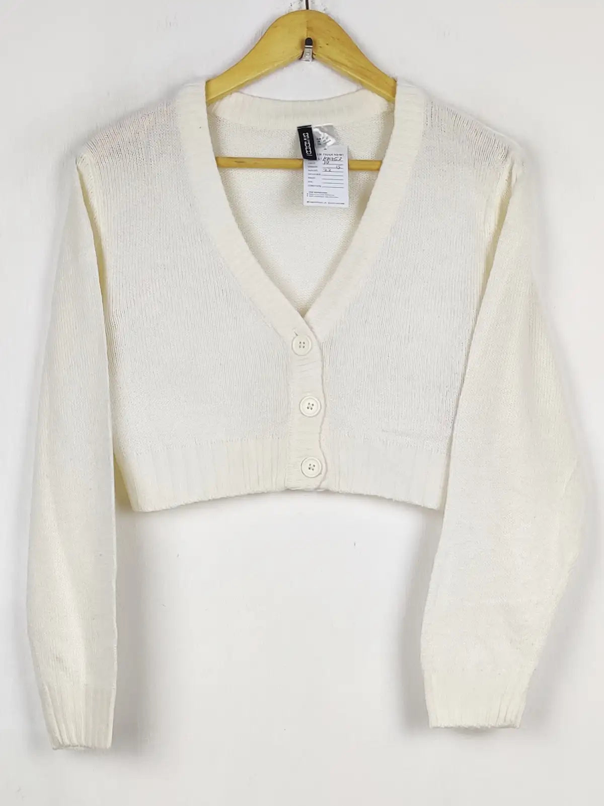 Buy online pre-used pre-loved 100% authentic & Original branded H&M (LS-19953) available in Pakistan. Top international brands avilable.