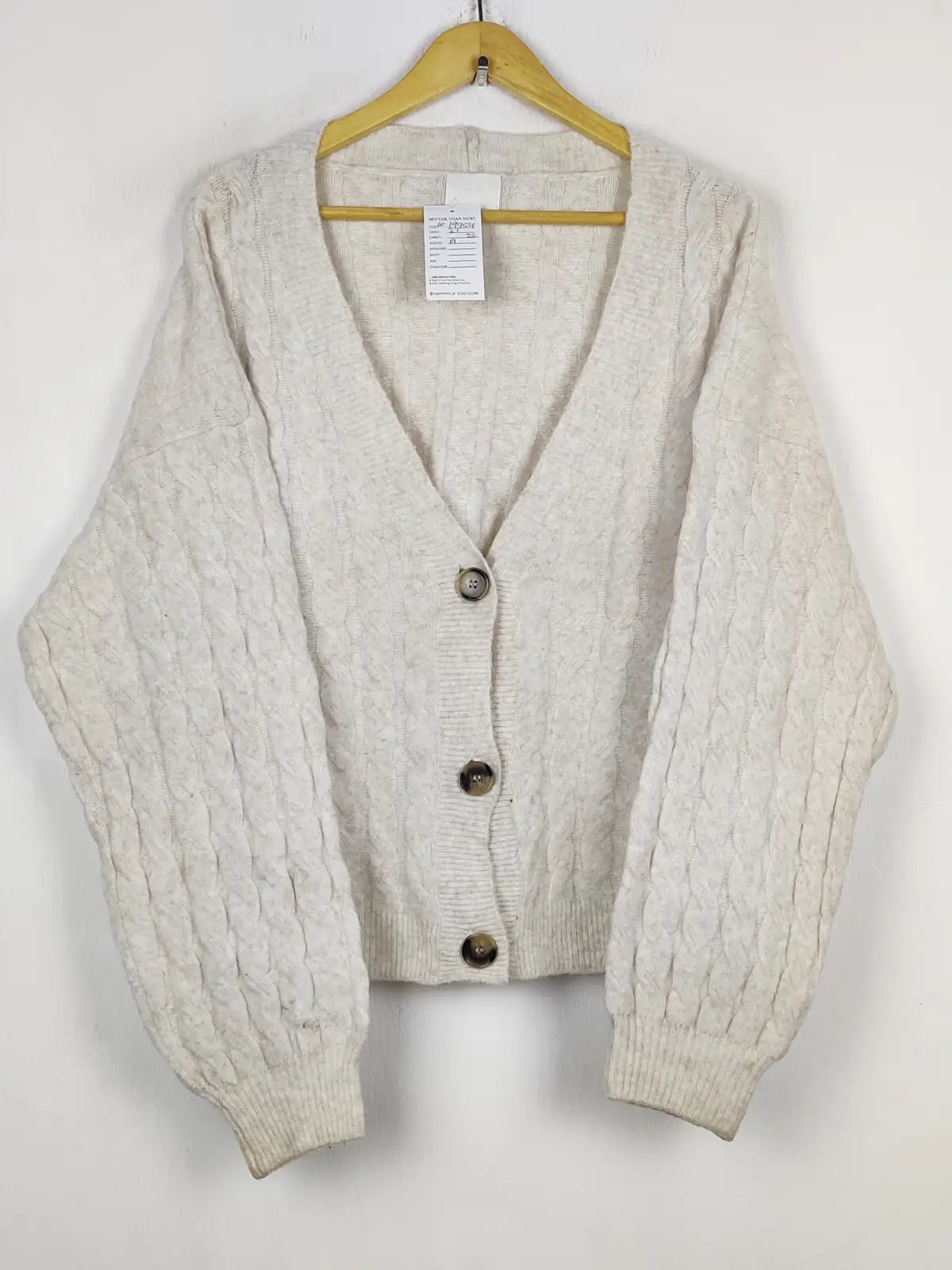 Buy online pre-used pre-loved 100% authentic & Original branded H&M (LS-19954) available in Pakistan. Top international brands avilable.
