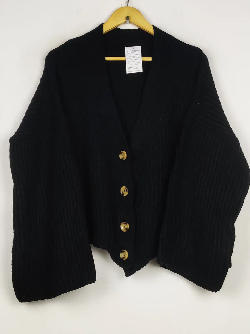Buy online pre-used pre-loved 100% authentic & Original branded Unknown Brand (LS-19976) available in Pakistan. Top international brands avilable.