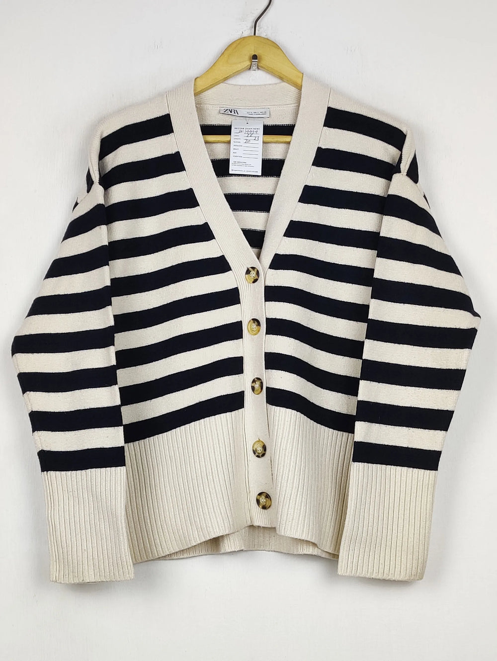 Buy online pre-used pre-loved 100% authentic & Original branded Zara (LS-19999) available in Pakistan. Top international brands avilable.