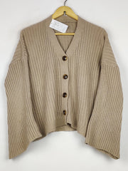 Buy online pre-used pre-loved 100% authentic & Original branded Unknown Brand (LS-20003) available in Pakistan. Top international brands avilable.
