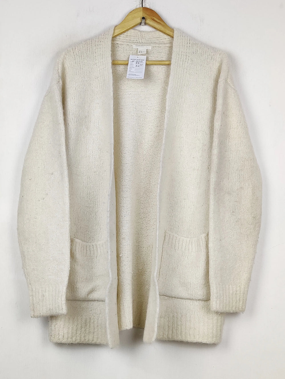 Buy online pre-used pre-loved 100% authentic & Original branded H&M (LS-20031) available in Pakistan. Top international brands avilable.