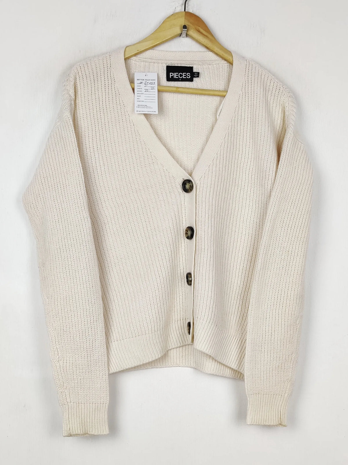 Buy online pre-used pre-loved 100% authentic & Original branded Pieces (LS-20053) available in Pakistan. Top international brands avilable.