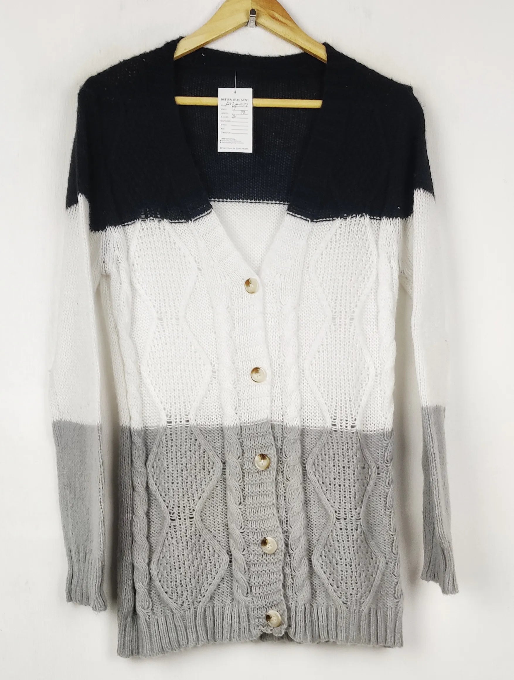 Buy online pre-used pre-loved 100% authentic & Original branded Unknown Brand (LS-20071) available in Pakistan. Top international brands avilable.