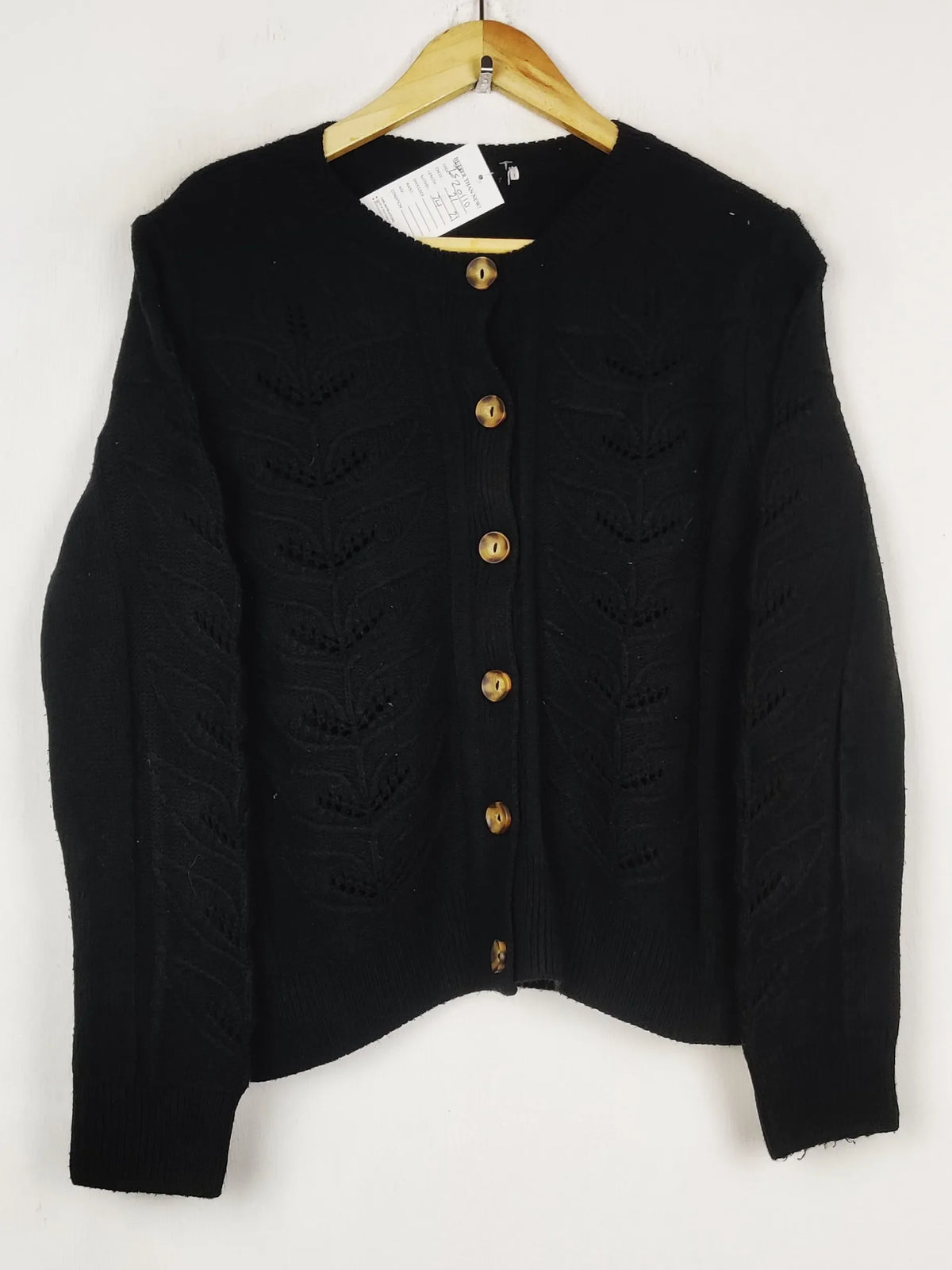 Buy online pre-used pre-loved 100% authentic & Original branded Unknown Brand (LS-20110) available in Pakistan. Top international brands avilable.