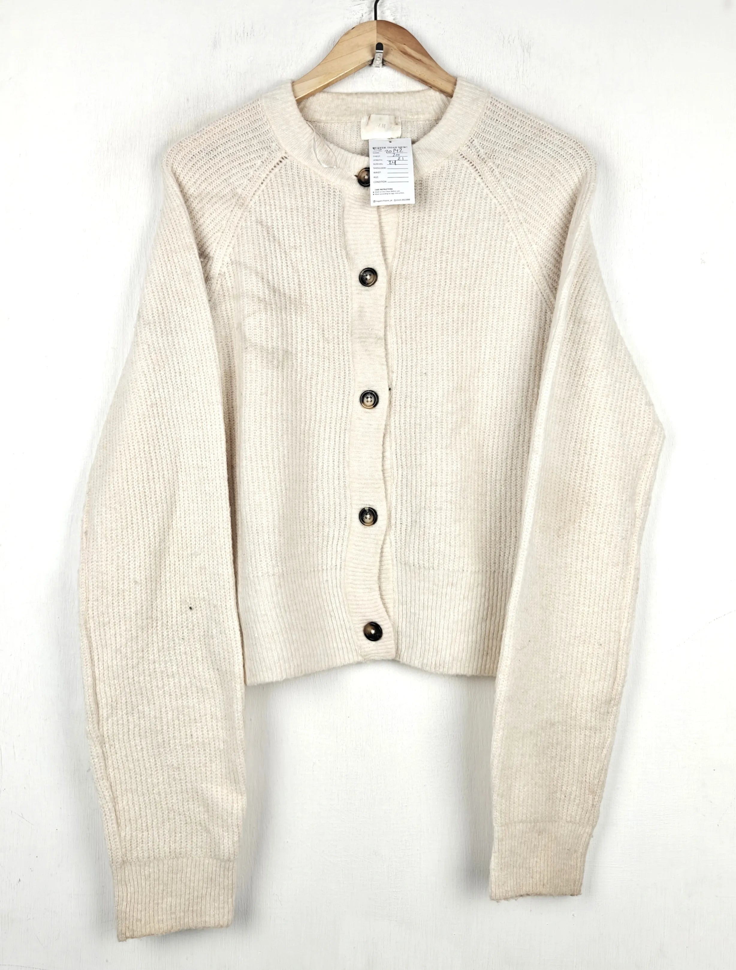 Buy online pre-used pre-loved 100% authentic & Original branded H&M (LS-20142) available in Pakistan. Top international brands avilable.