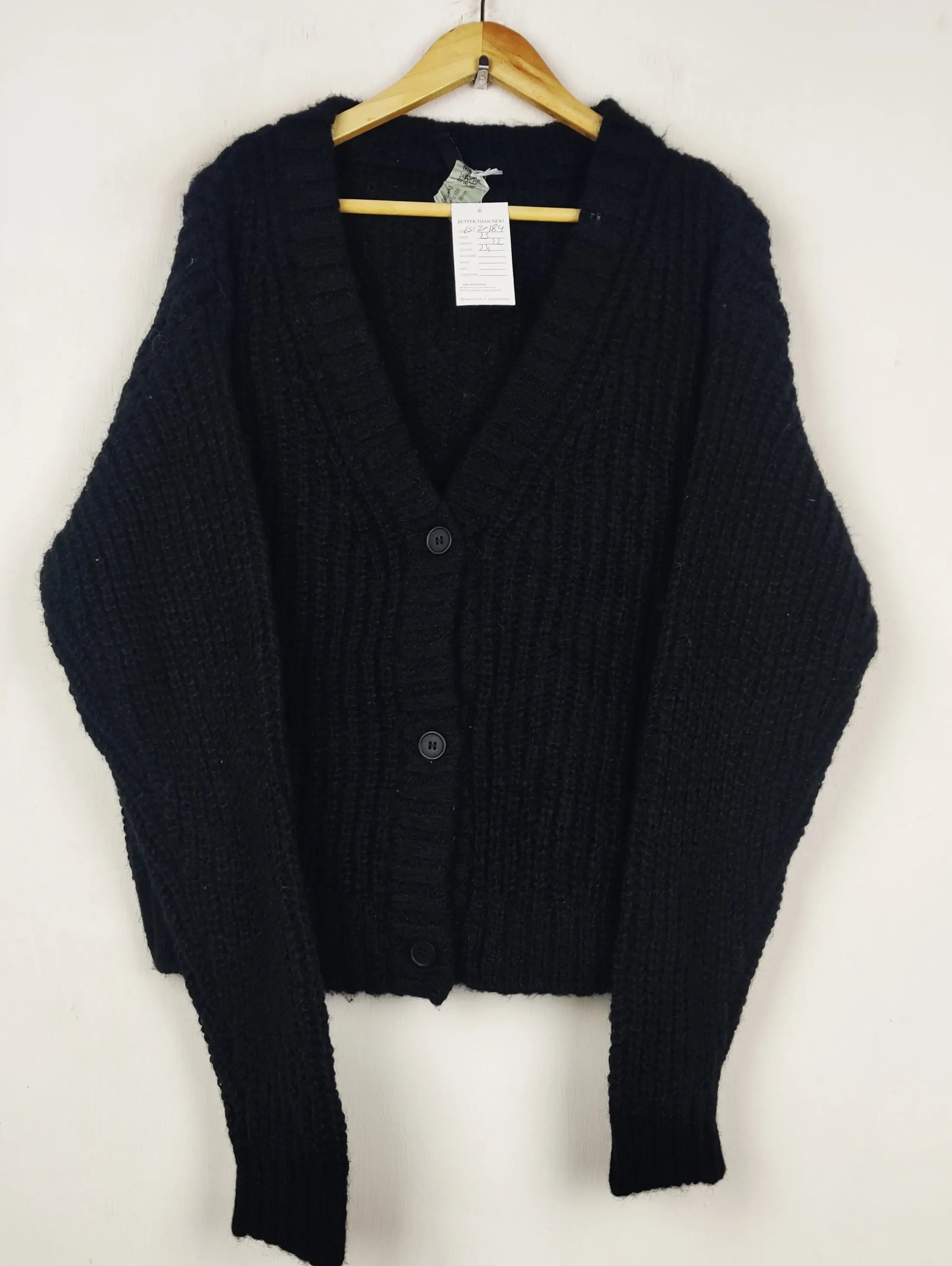 Buy online pre-used pre-loved 100% authentic & Original branded H&M (LS-20184) available in Pakistan. Top international brands avilable.