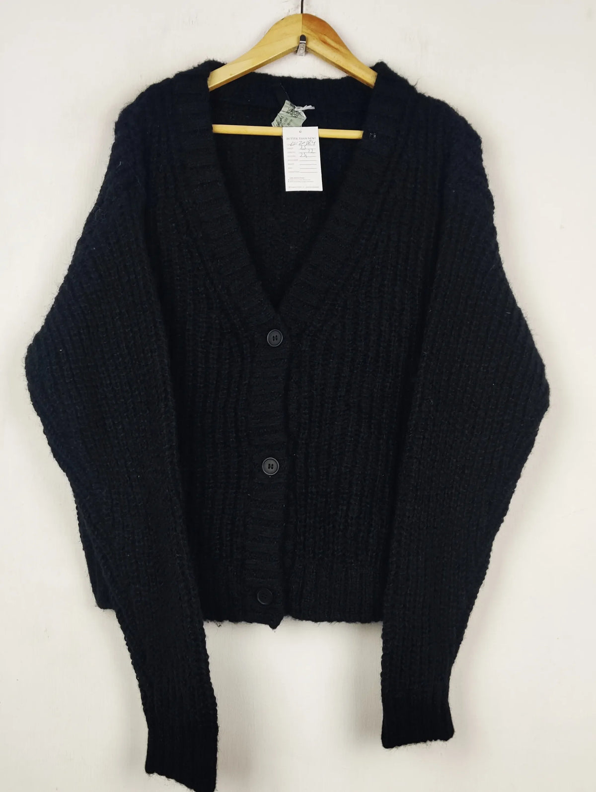 Buy online pre-used pre-loved 100% authentic & Original branded H&M (LS-20184) available in Pakistan. Top international brands avilable.