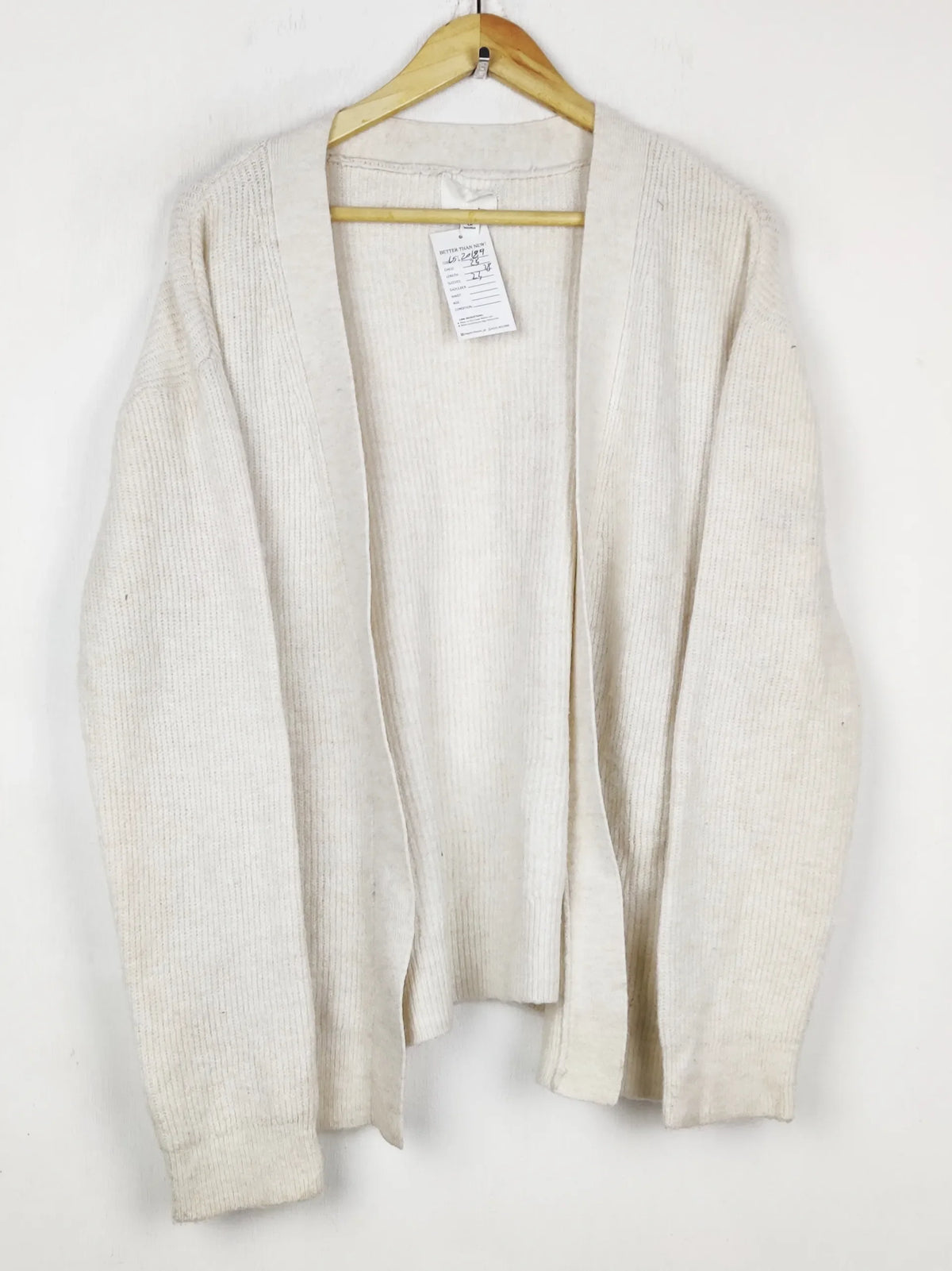Buy online pre-used pre-loved 100% authentic & Original branded H&M (LS-20189) available in Pakistan. Top international brands avilable.