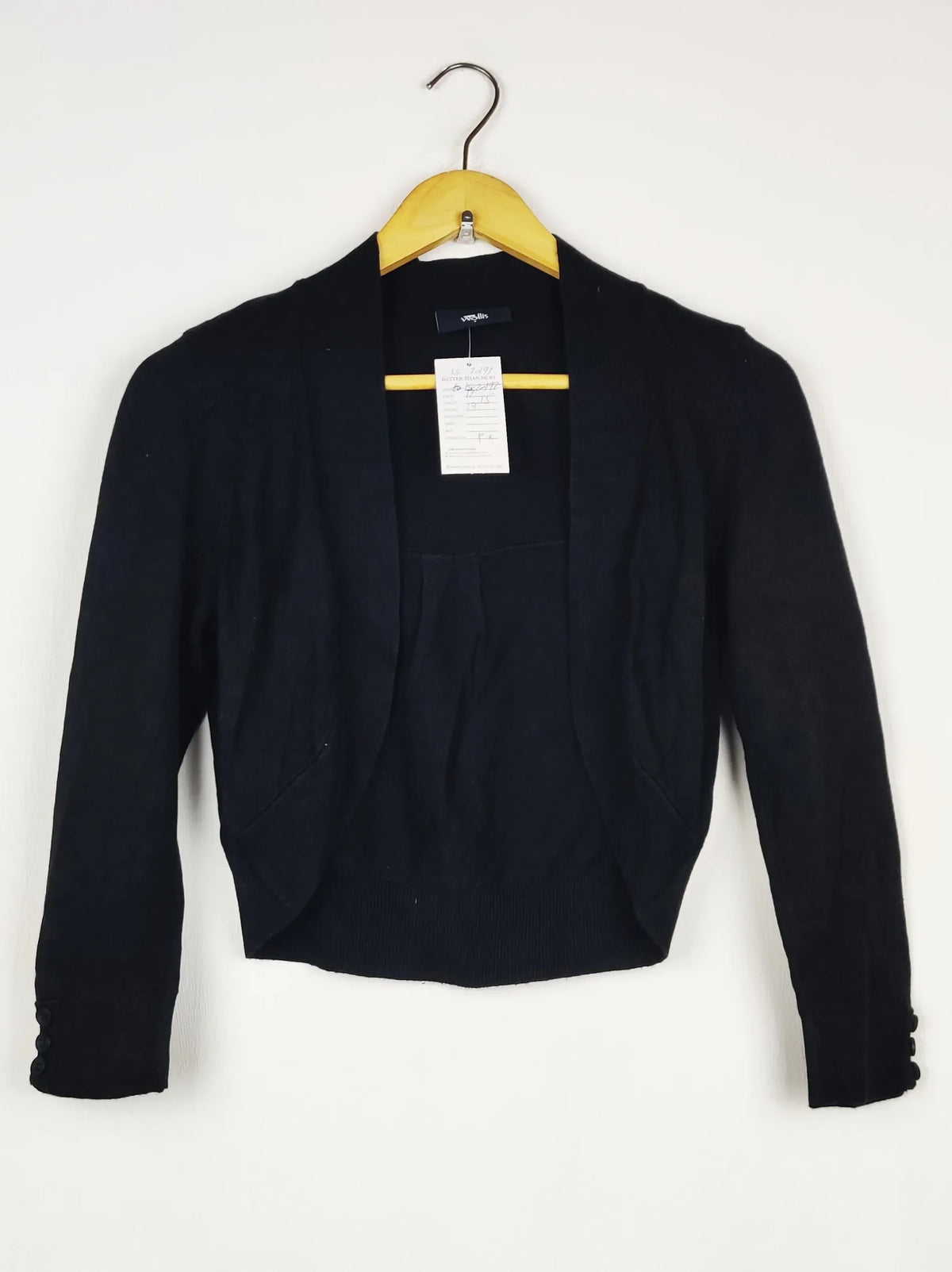 Buy online pre-used pre-loved 100% authentic & Original branded Wallis (LS-20193) available in Pakistan. Top international brands avilable.