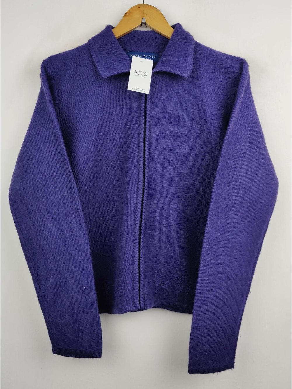 Buy online pre-used pre-loved 100% authentic & Original branded Karen Scott (LS-4069) available in Pakistan. Top international brands avilable.