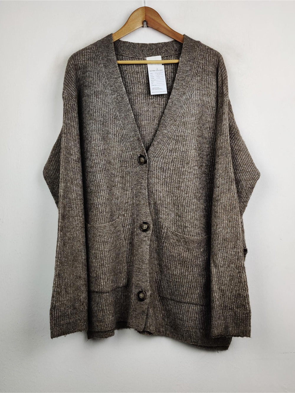 Buy online pre-used pre-loved 100% authentic & Original branded H&M (LS-4907) available in Pakistan. Top international brands avilable.