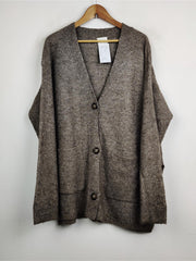 Buy online pre-used pre-loved 100% authentic & Original branded H&M (LS-4907) available in Pakistan. Top international brands avilable.