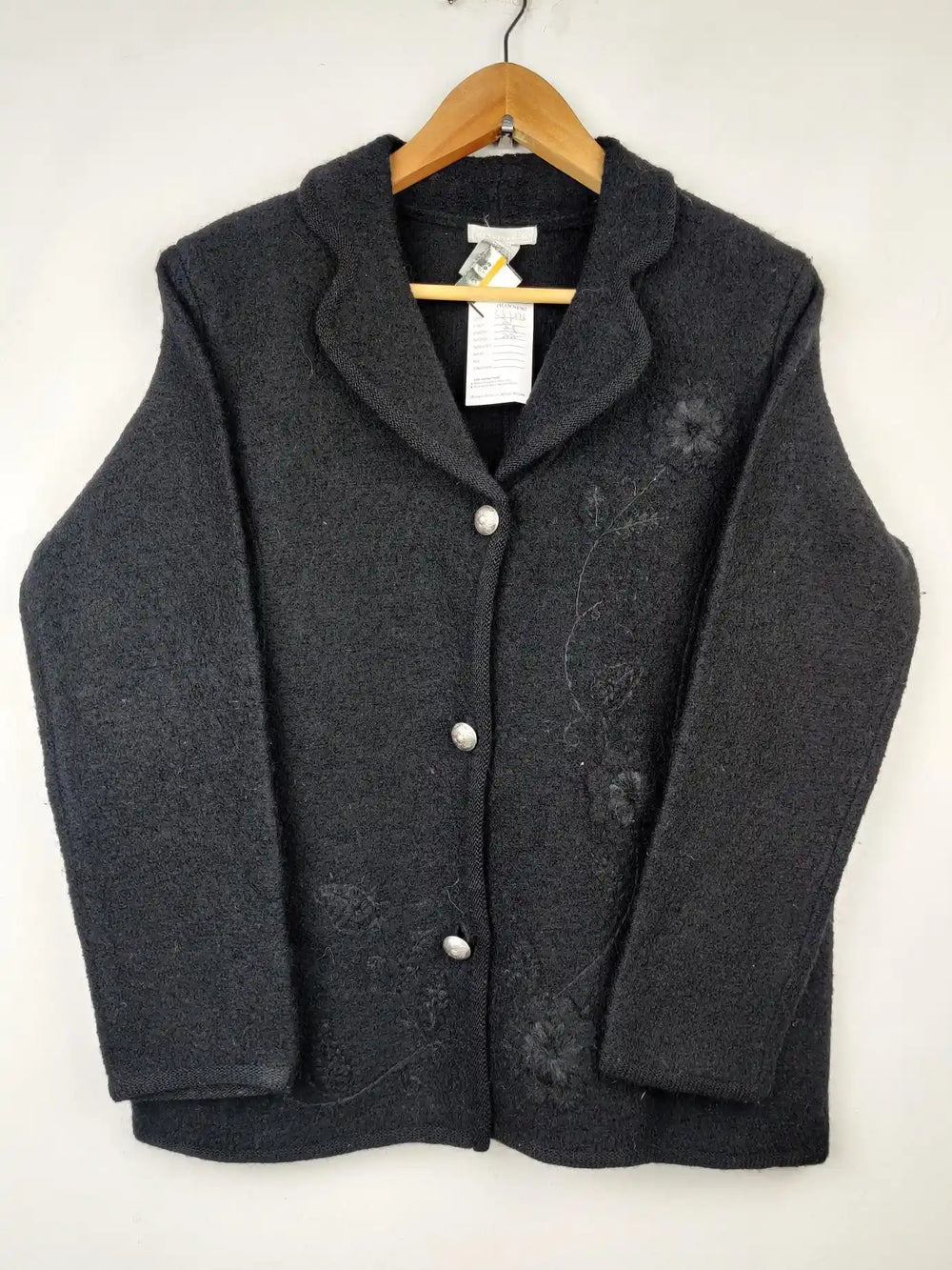 Buy online pre-used pre-loved 100% authentic & Original branded Deane White (LS-5276) available in Pakistan. Top international brands avilable.
