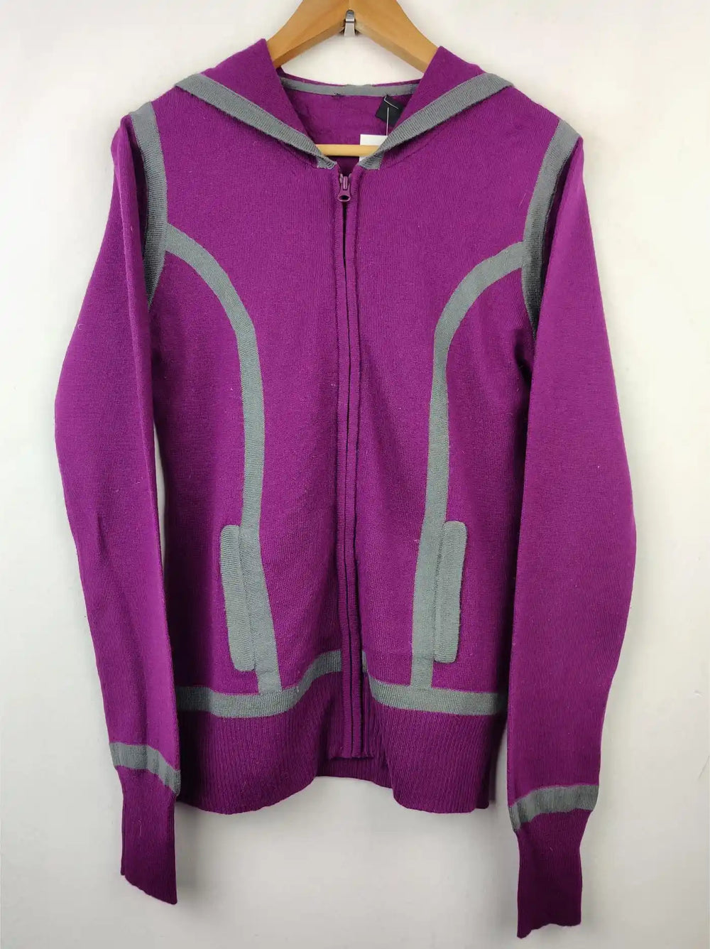 Buy online pre-used pre-loved 100% authentic & Original branded Golite (LS-5303) available in Pakistan. Top international brands avilable.
