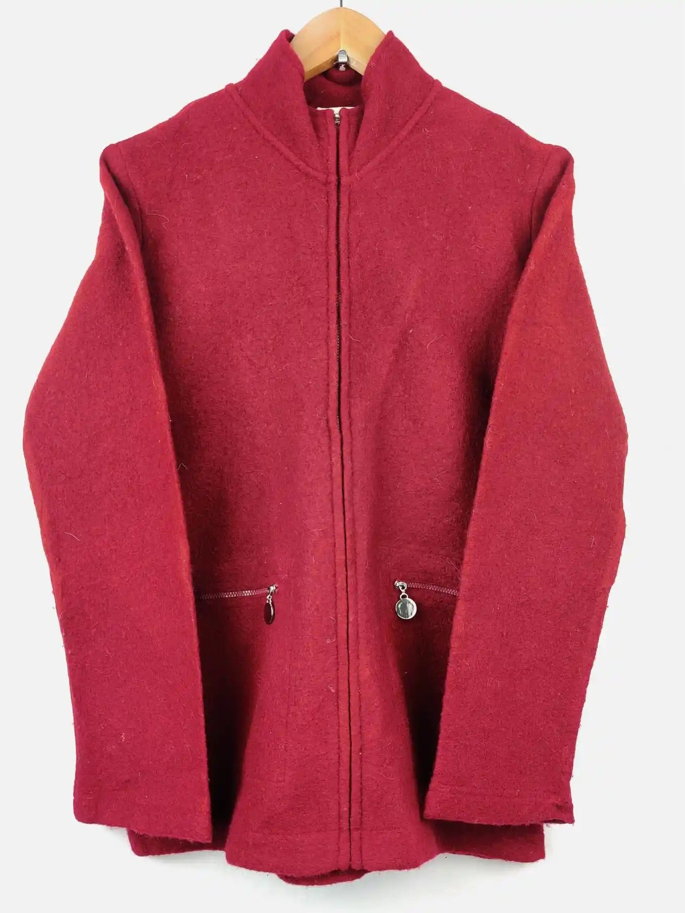 Buy online pre-used pre-loved 100% authentic & Original branded Don Caster (LS-5313) available in Pakistan. Top international brands avilable.