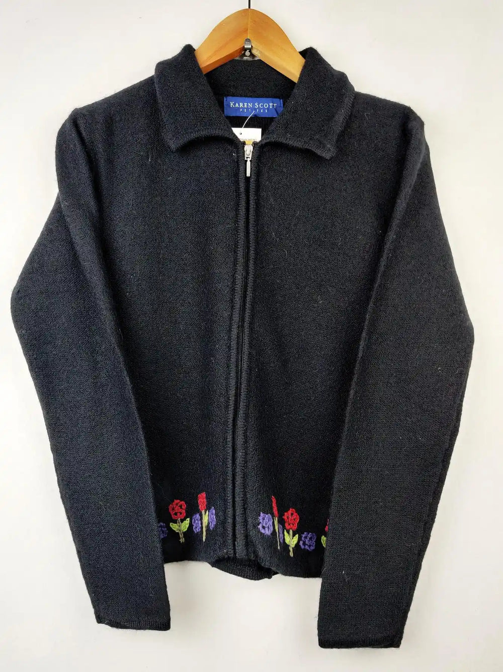 Buy online pre-used pre-loved 100% authentic & Original branded Karen Scott (LS-5385) available in Pakistan. Top international brands avilable.