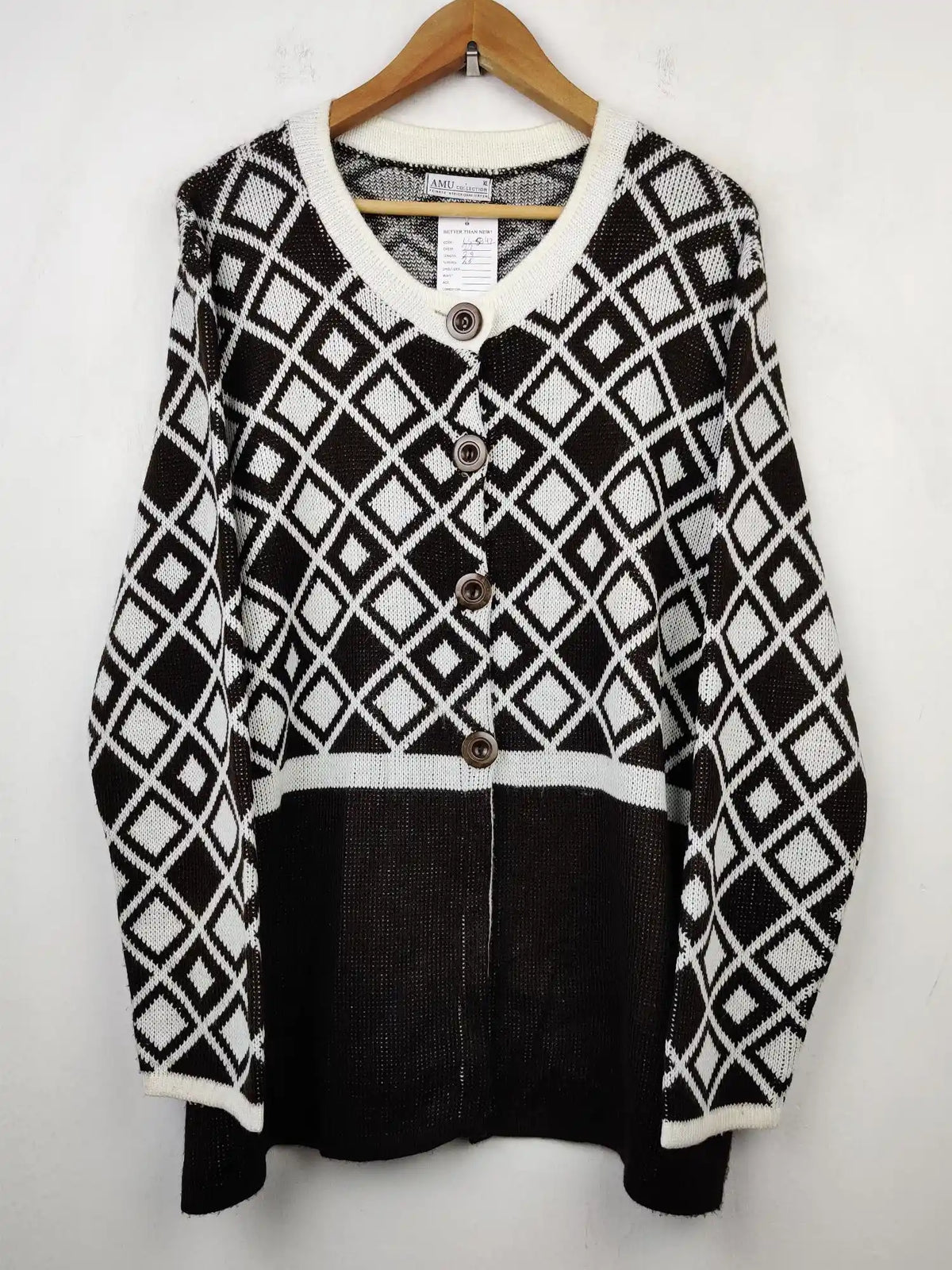 Buy online pre-used pre-loved 100% authentic & Original branded Amu (LS-5842) available in Pakistan. Top international brands avilable.