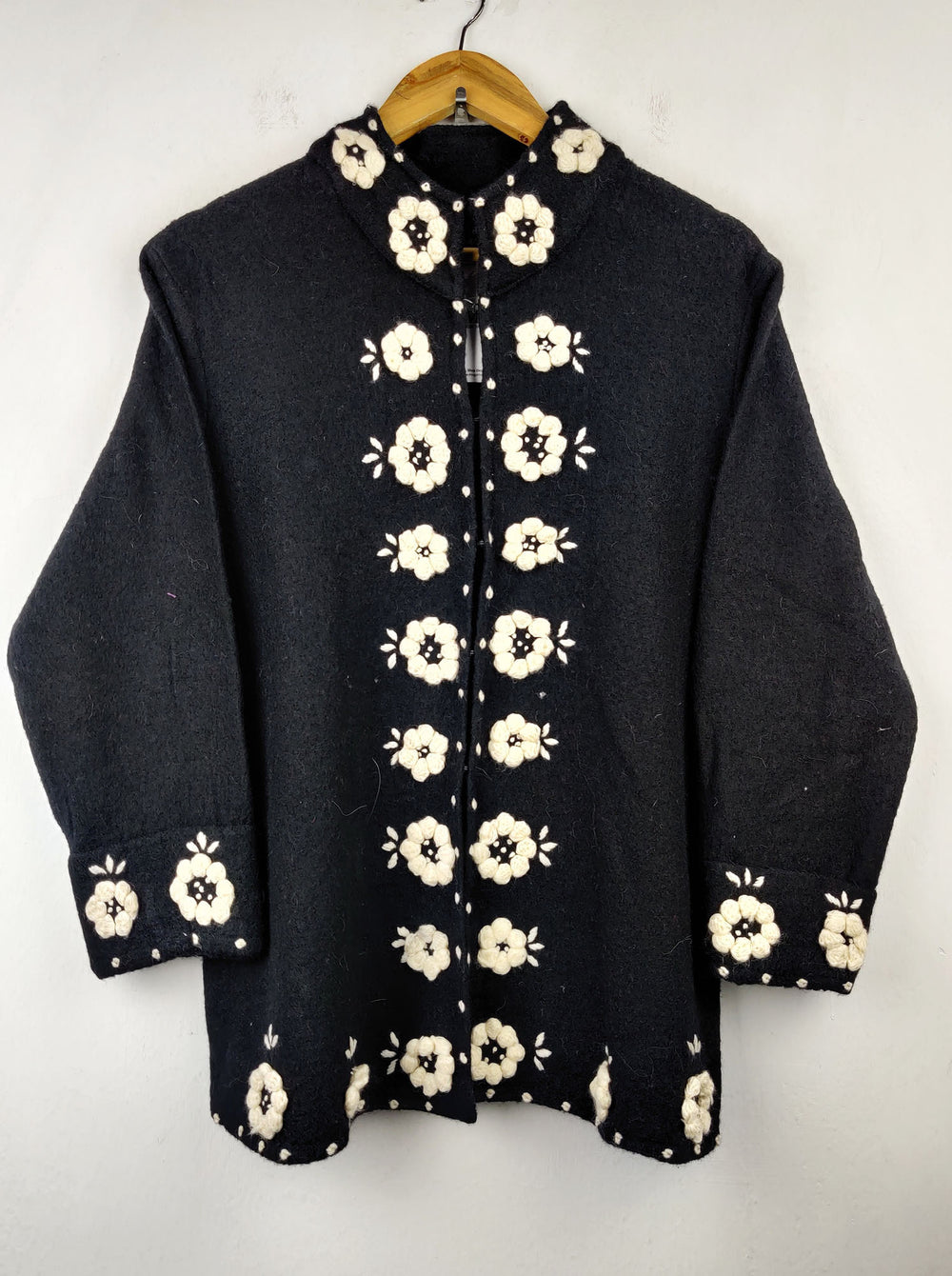 Buy online pre-used pre-loved 100% authentic & Original branded Cynthia Rowley (LS-6060) available in Pakistan. Top international brands avilable.