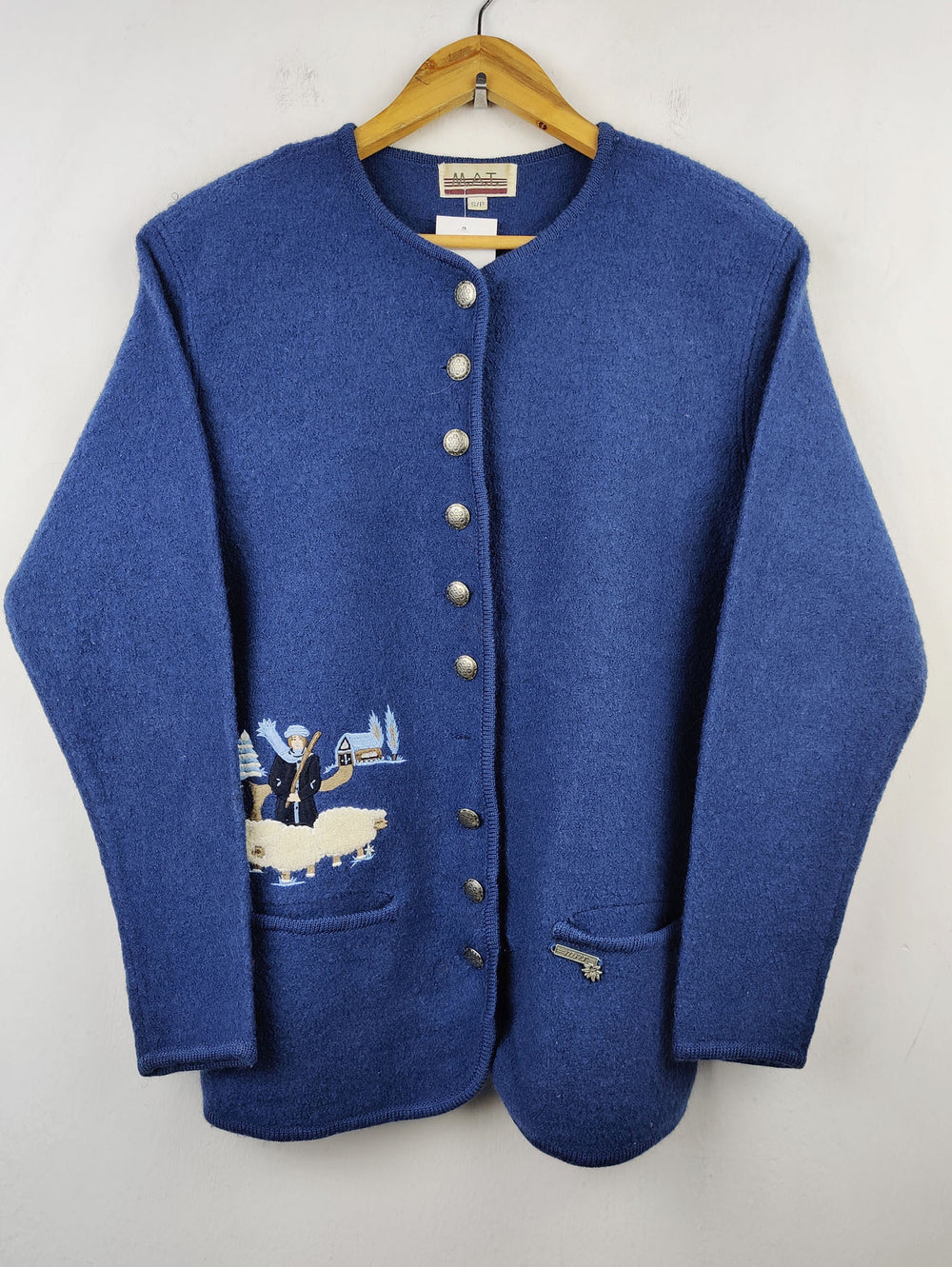 Buy online pre-used pre-loved 100% authentic & Original branded M.A.T (LS-6071) available in Pakistan. Top international brands avilable.