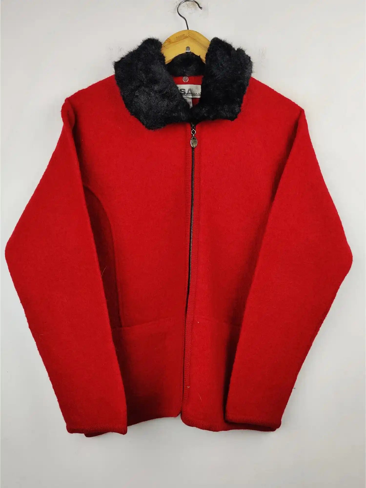 Buy online pre-used pre-loved 100% authentic & Original branded Lisa International (LS-6208) available in Pakistan. Top international brands avilable.