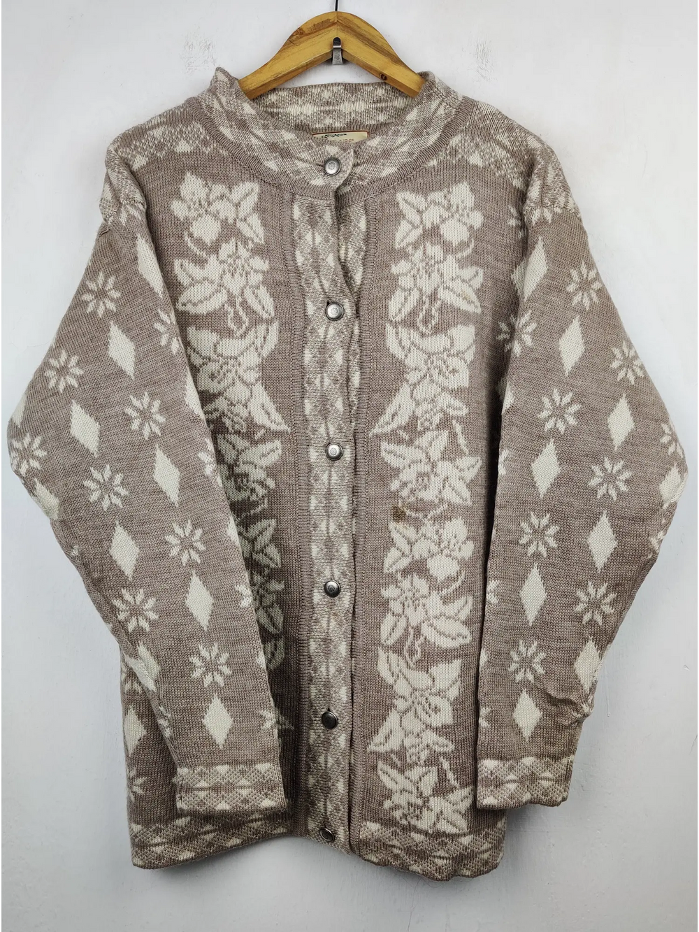 Buy online pre-used pre-loved 100% authentic & Original branded Claires (LS-6432) available in Pakistan. Top international brands avilable.